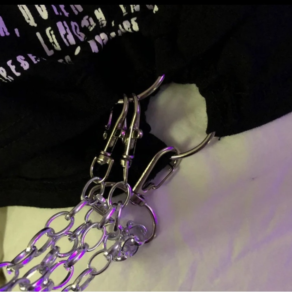 AC/DC Shein Crop Chain Tee - Picture 4 of 5